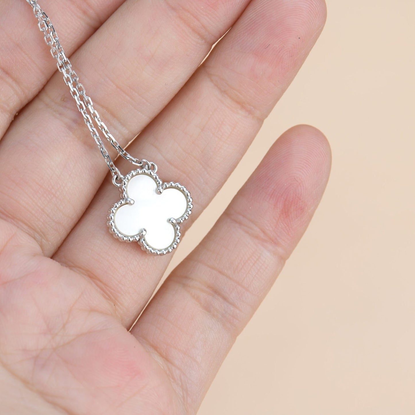 CLOVER  15MM WHITE MOTHER-OF-PEARL SILVER