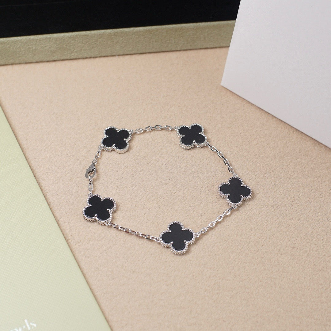 CLOVER 5 MOTIF ONYXS  BRACELET SILVER