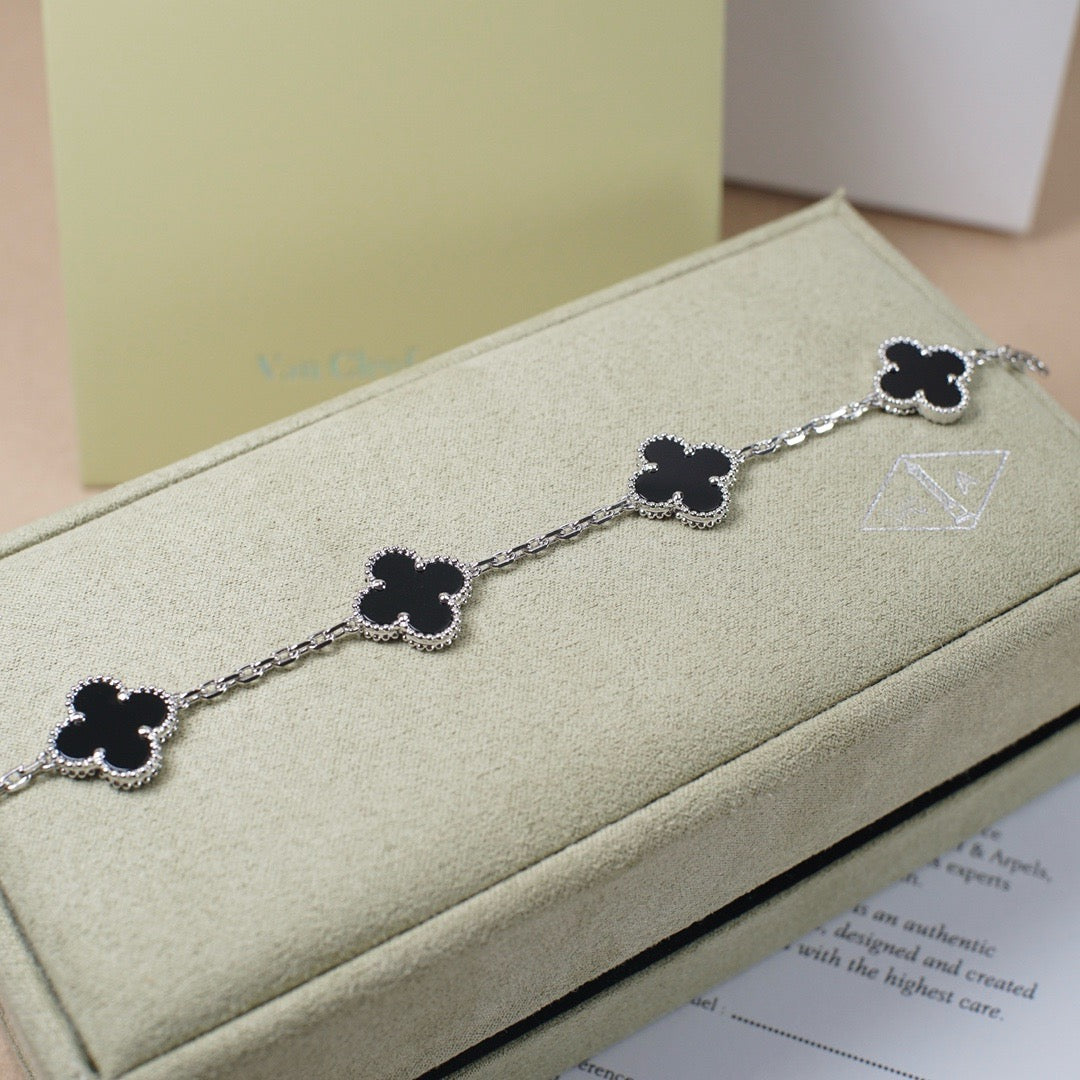 CLOVER 5 MOTIF ONYXS  BRACELET SILVER