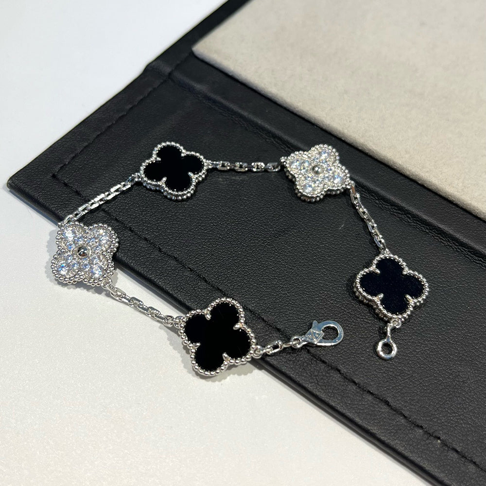 CLOVER 5 MOTIF ONYXS DIAMOND BRACELET SILVER