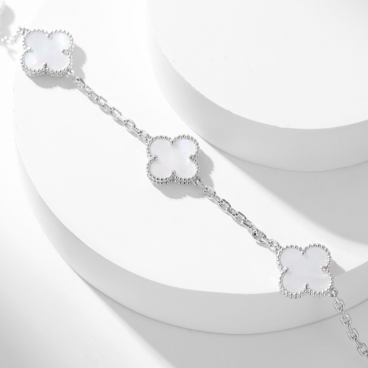 CLOVER 10 MOTIFS WHITE MOTHER OF PEARL NECKLACE