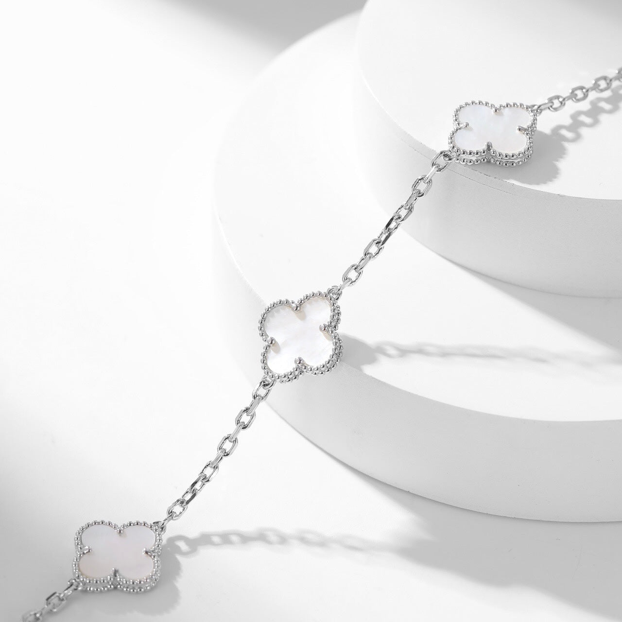 CLOVER 10 MOTIFS WHITE MOTHER OF PEARL NECKLACE