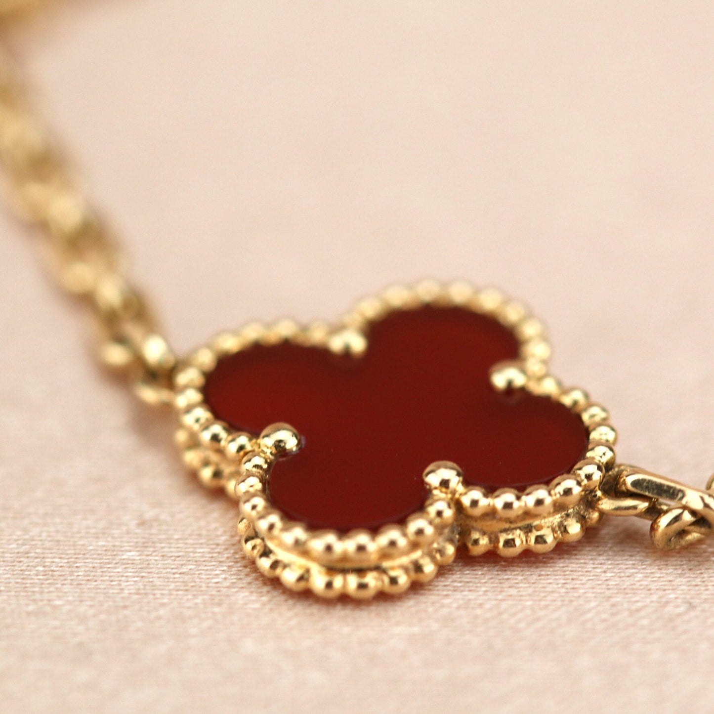 CLOVER 5 MOTIFS RED AGATE  BRACELET