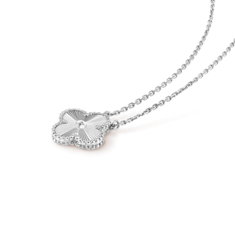 CLOVER 15MM LASER NECKLACE SILVER