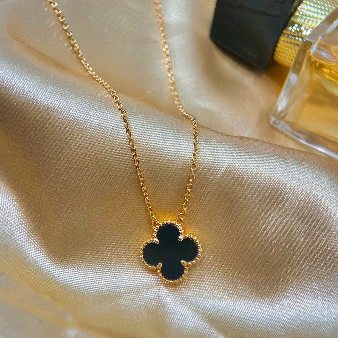 CLOVER 15MM BLACK ONYX SINGLE FLOWER NECKLACE