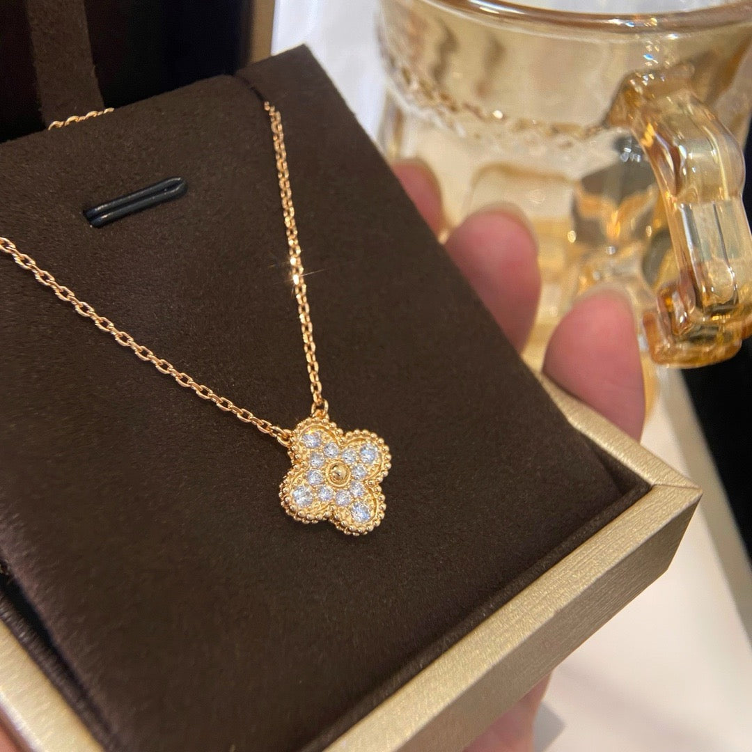 CLOVER 15MM DIAMOND SINGLE FLOWER NECKLACE