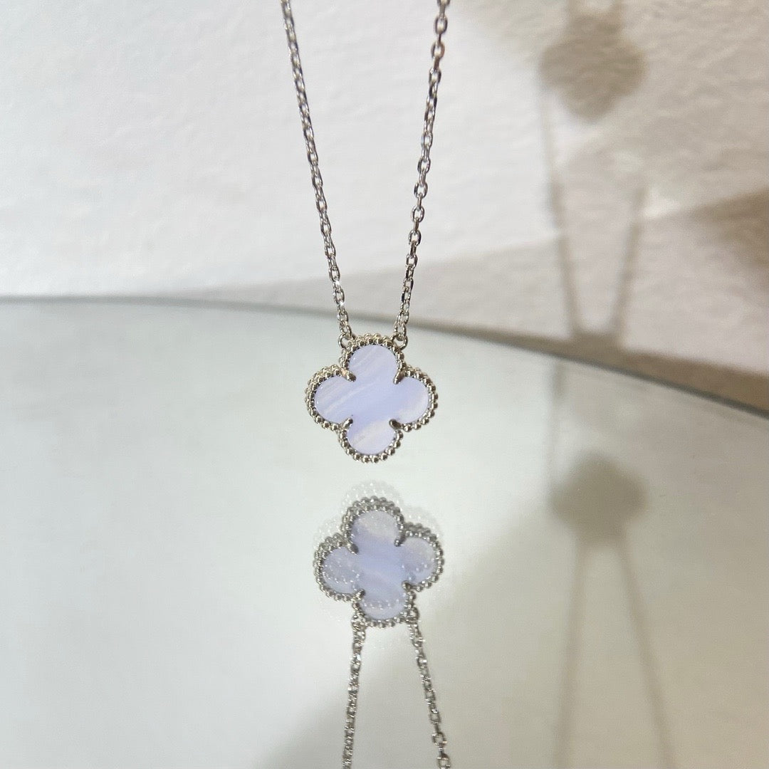 CLOVER 15MM BLUE CHALCEDONY NECKLACE SILVER