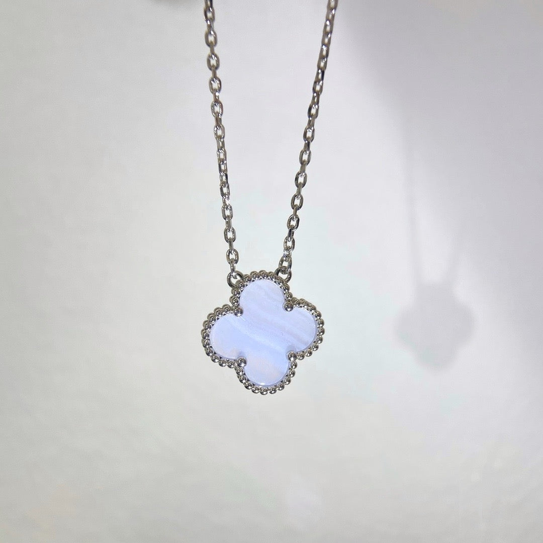 CLOVER 15MM BLUE CHALCEDONY NECKLACE SILVER