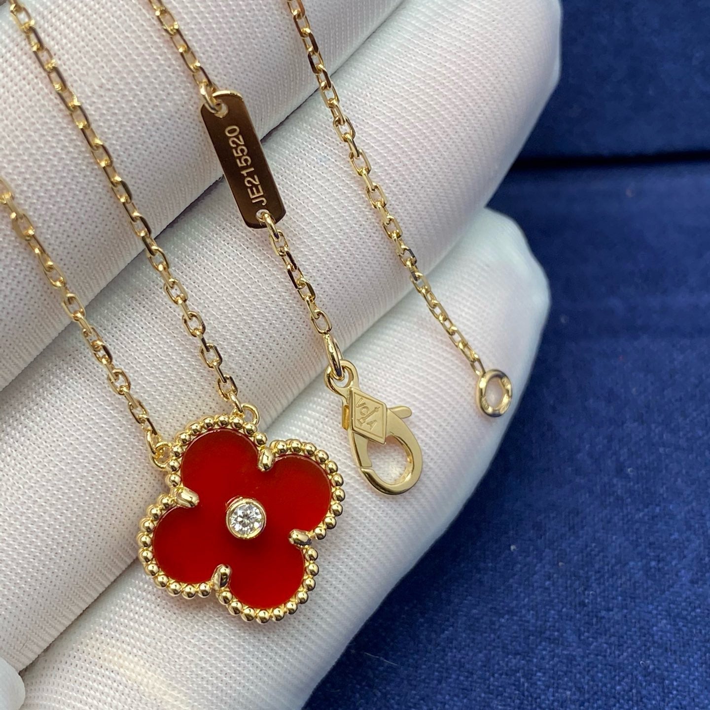 CLOVER 15MM DIAMOND CARNELIAN NECKLACE