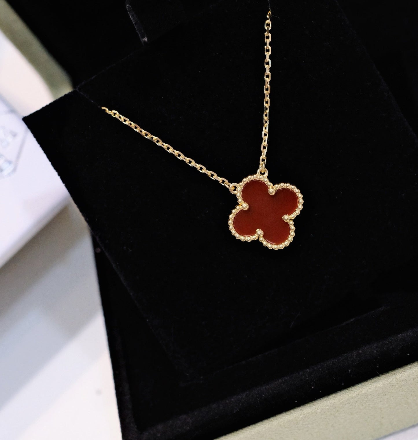 CLOVER 15MM CARNELIAN SINGLE FLOWER NECKLACE