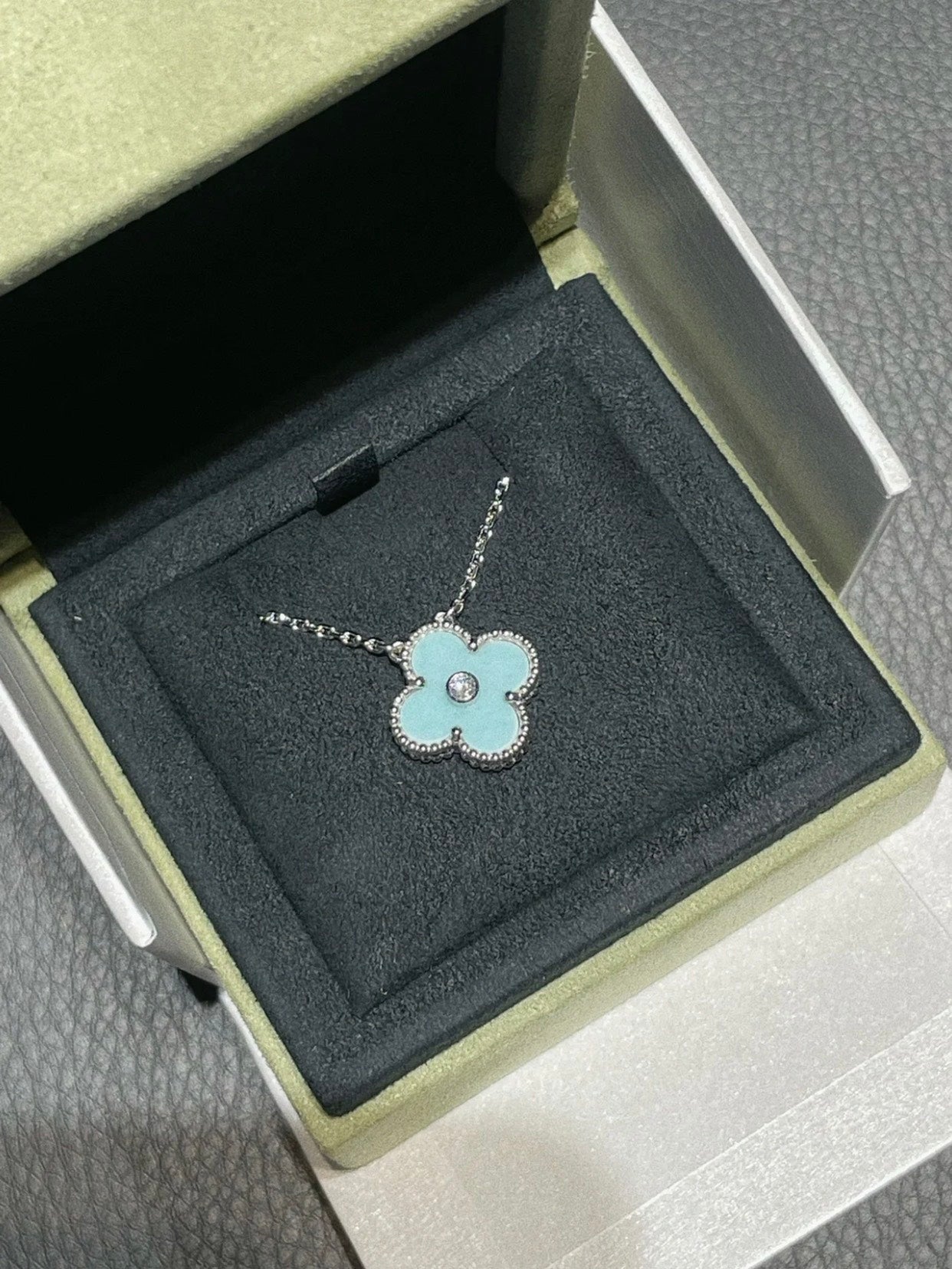 CLOVER 1 DIAMOND LIGHT BLUE SILVER NECKLACE