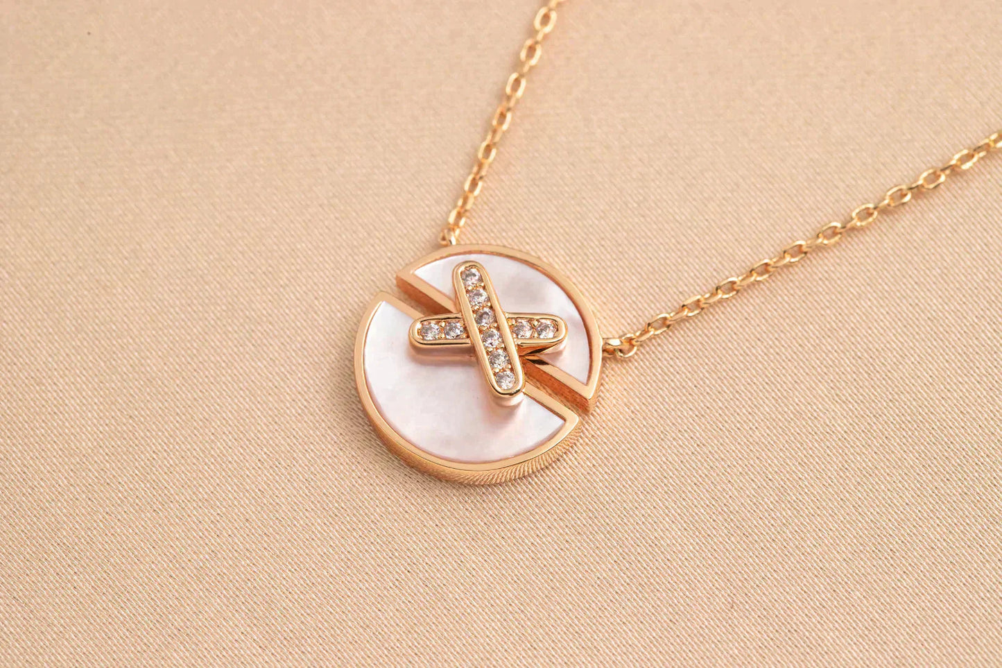 JEUX DE ROSE GOLD DIAMOND NECKLACE