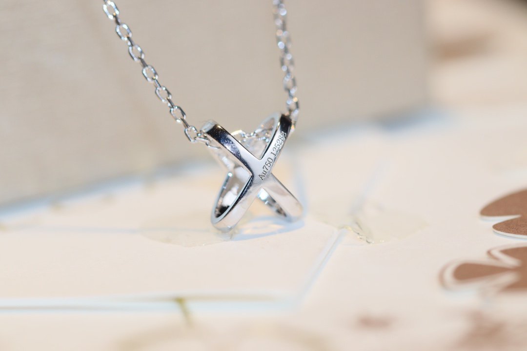 JEUX DE DIAMOND NECKLACE