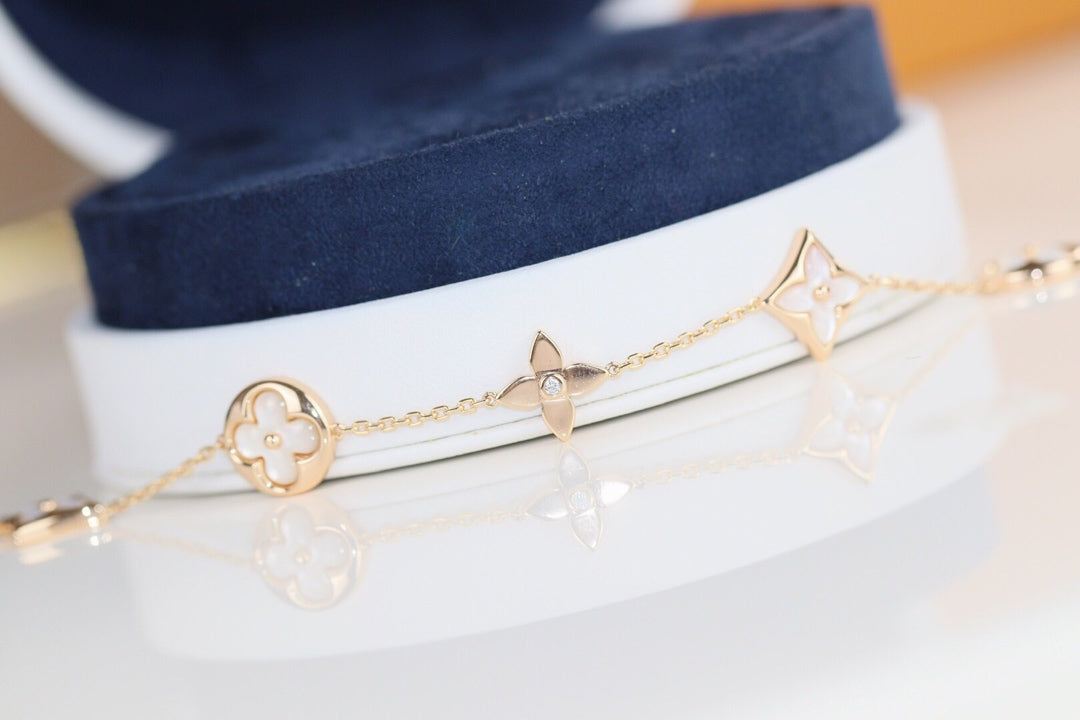 LEAF CLOVER BRACELET