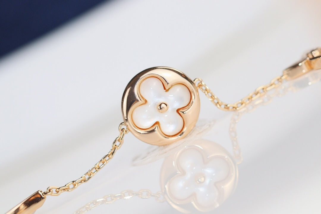 LEAF CLOVER BRACELET