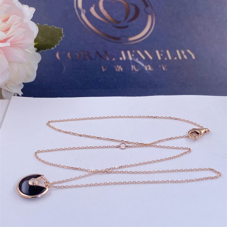 AMULETTE ROSE GOLD ONYX NECKLACE