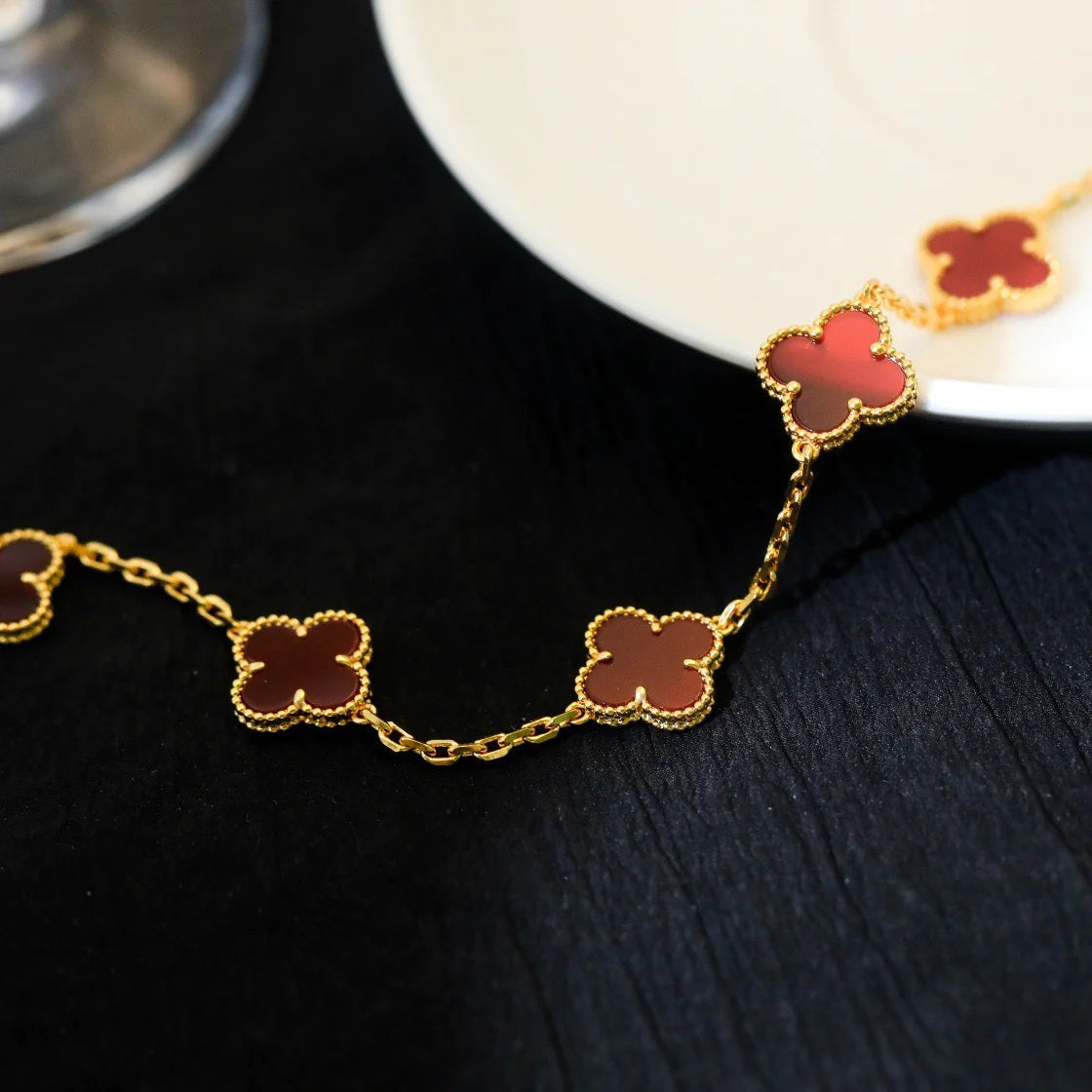 CLOVER 5 MOTIFS RED AGATE  BRACELET