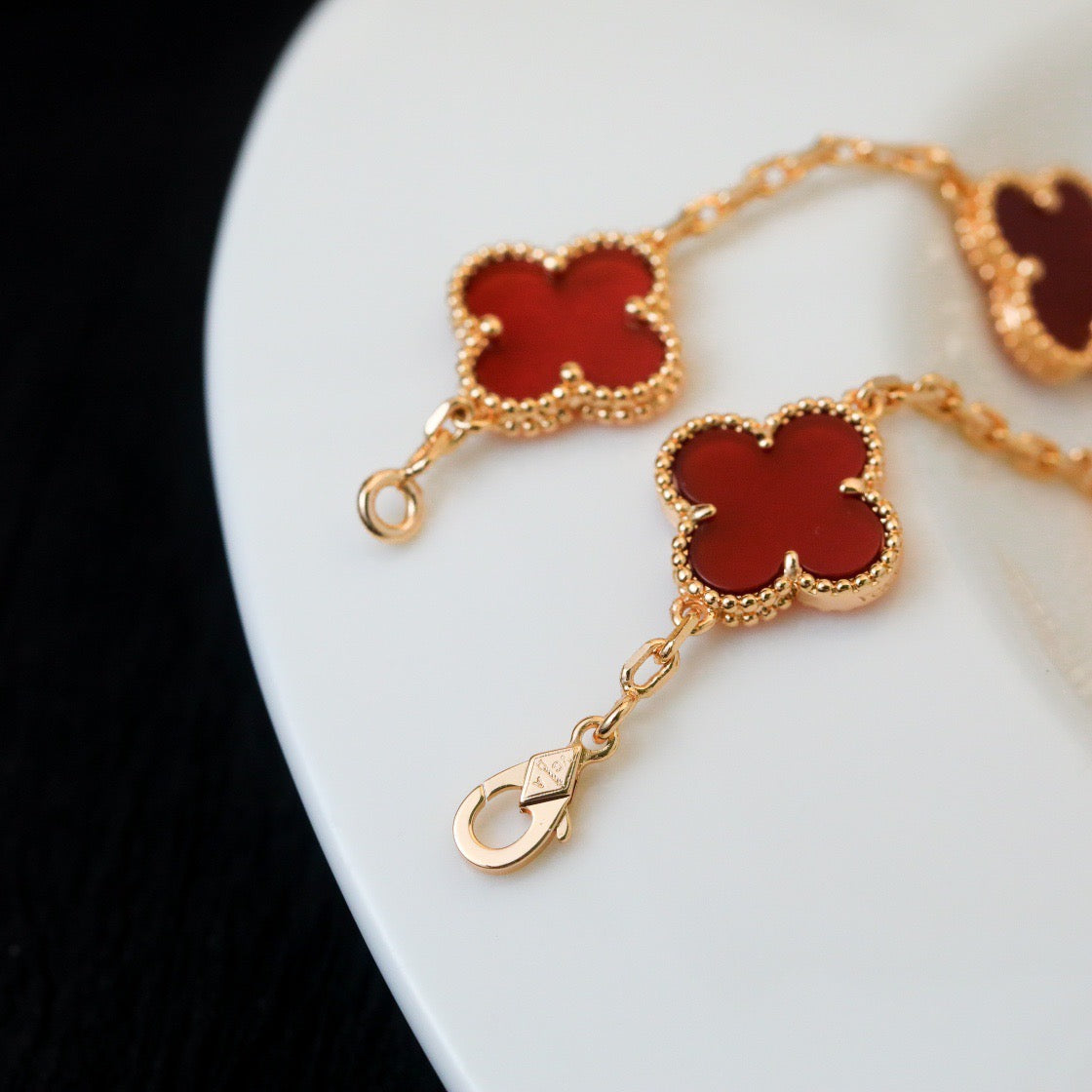 CLOVER 5 MOTIFS RED AGATE  BRACELET