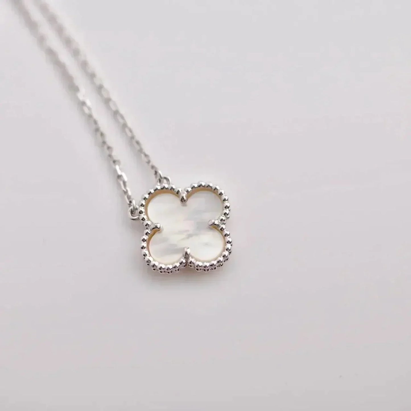 CLOVER  15MM WHITE MOTHER-OF-PEARL SILVER