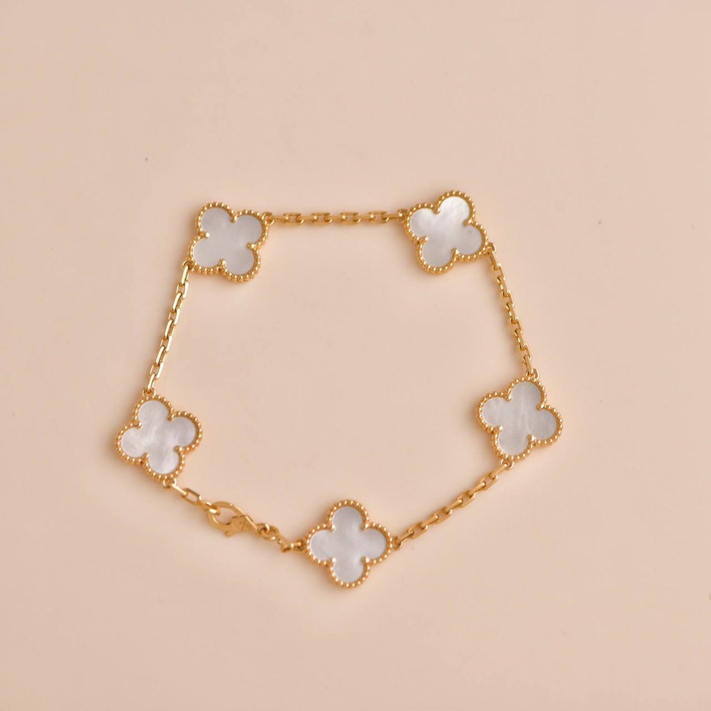 CLOVER  5 MOTIF WHITE MOP BRACELET