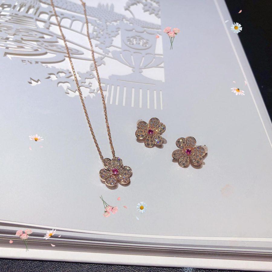 FRIVOLE ROSE GOLD FLOWER DIAMOND NECKLACE