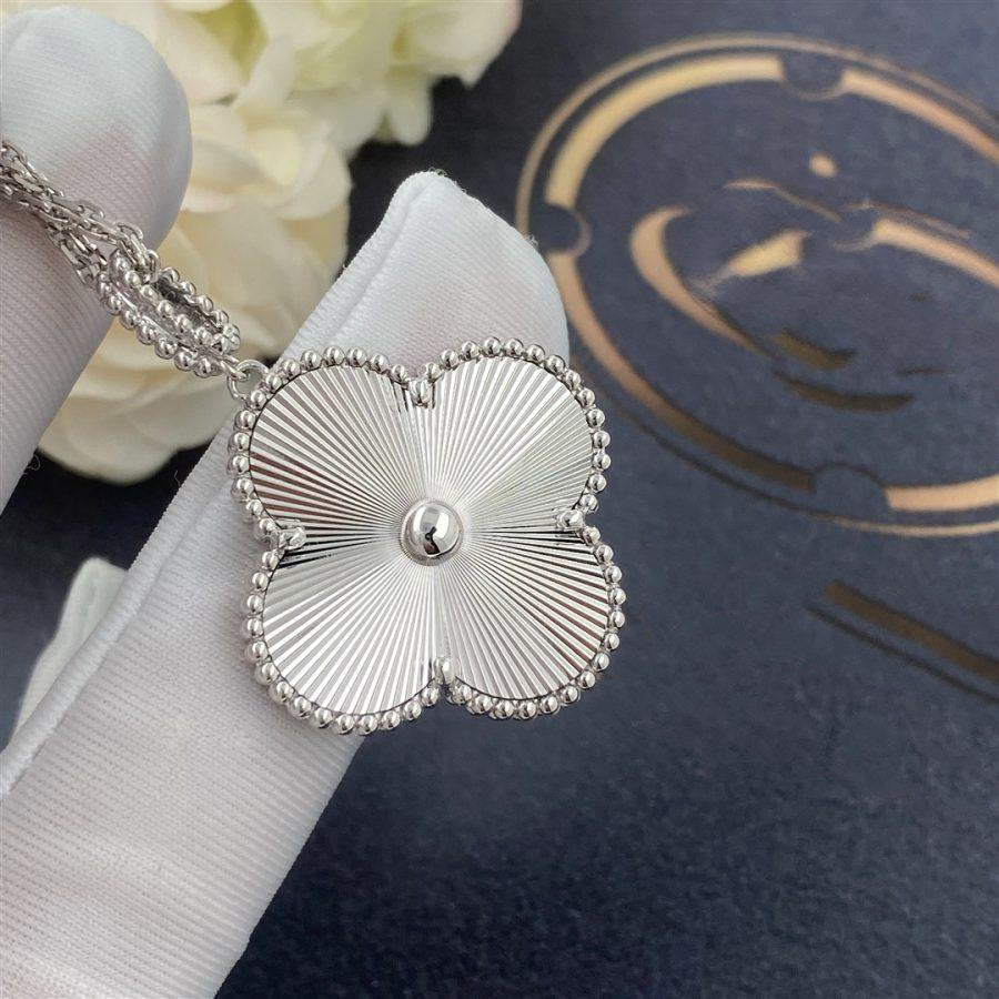 CLOVER 25MM SILVER BIG CLOVER NECKLACE