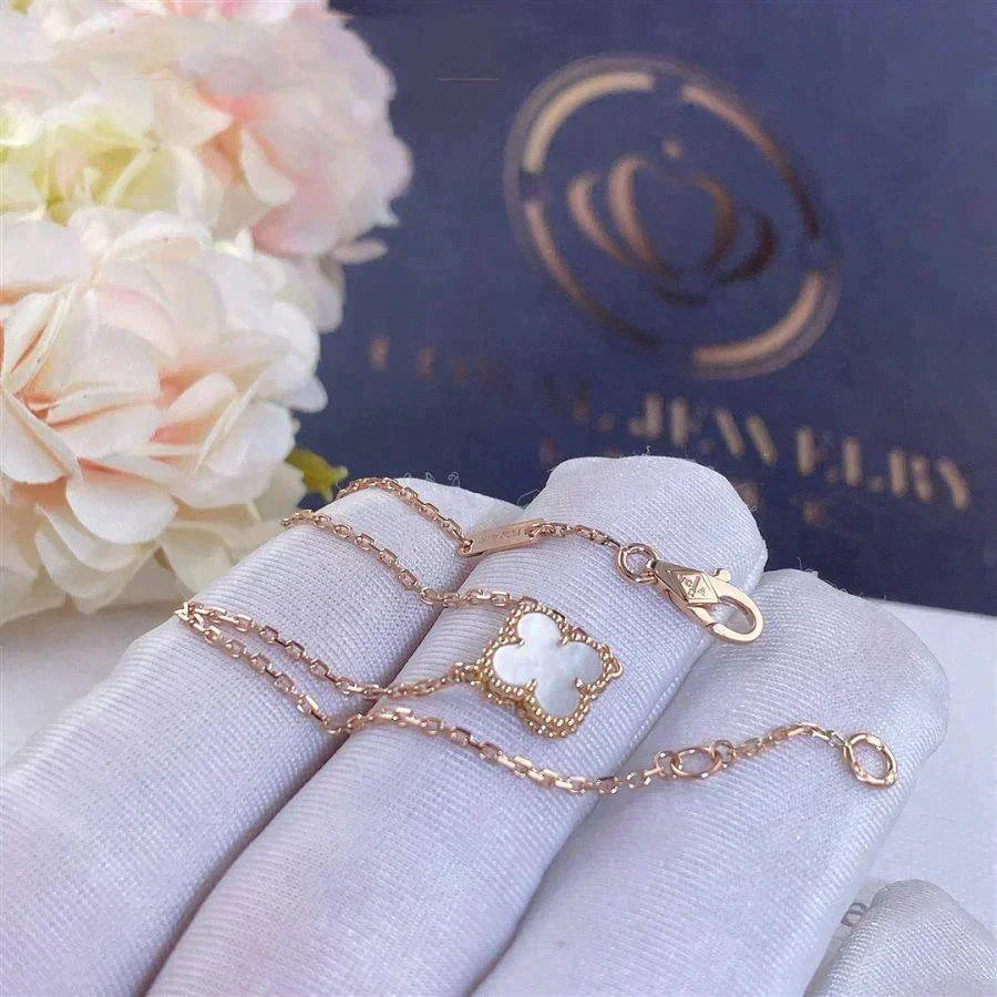 CLOVER WHITE MOP SINGLE FLOWER BRACELET